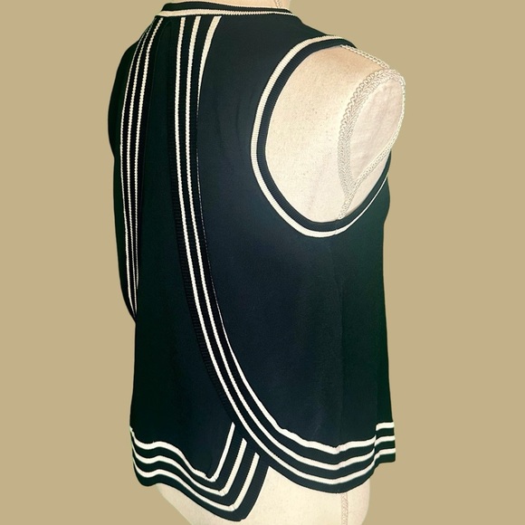 NWT Kendall & Kylie Black & White ‘Stripe Rib Overlap Top’ Size Small - Picture 10 of 11